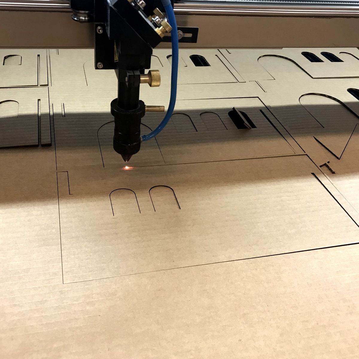 Лазерная нарезка сгенерированных 3D-пазлов